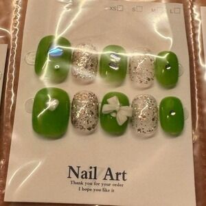 Green Press On Nails, Short Square Nails, Silver Glitter Bow Accent‎